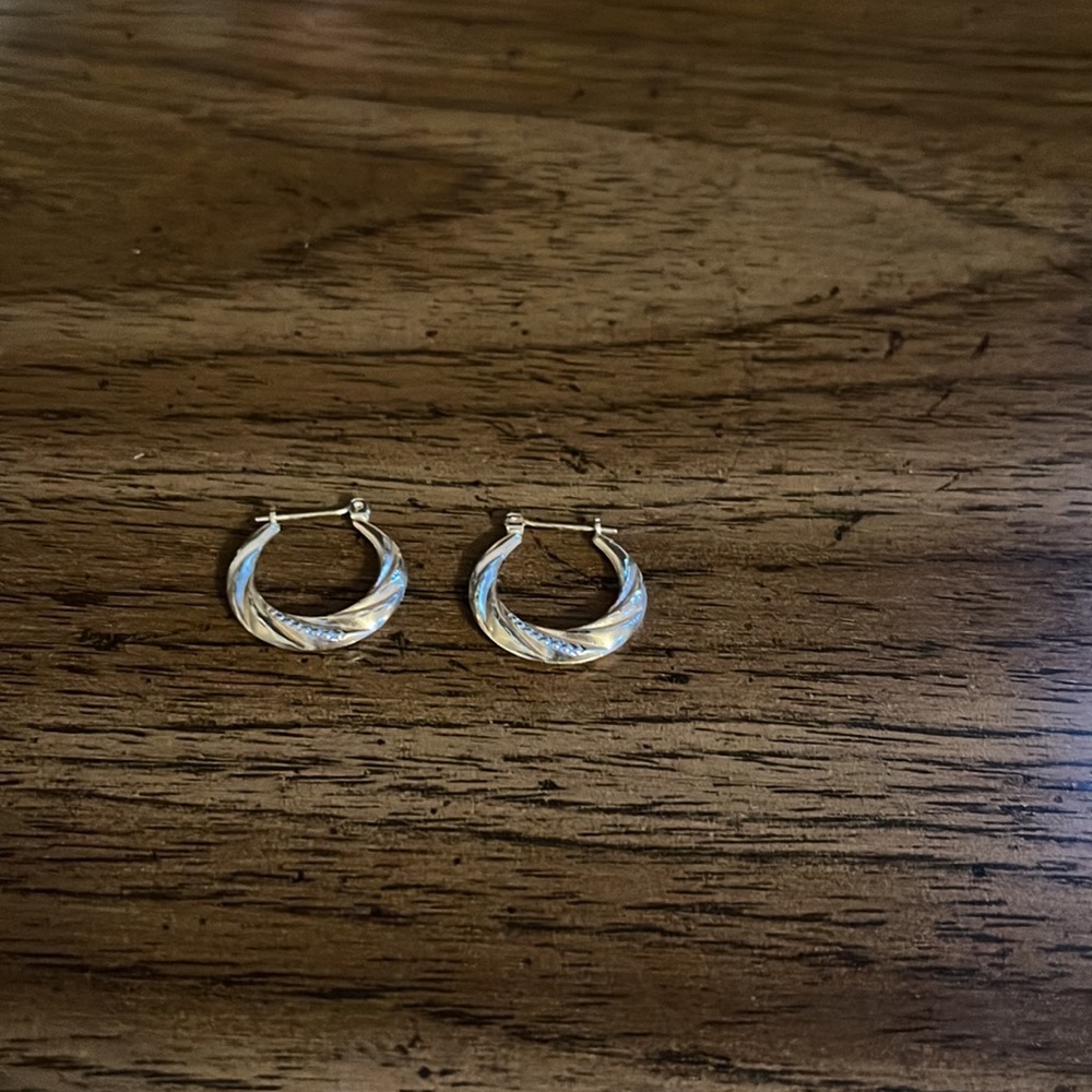 Earrings - Picture 2 of 4